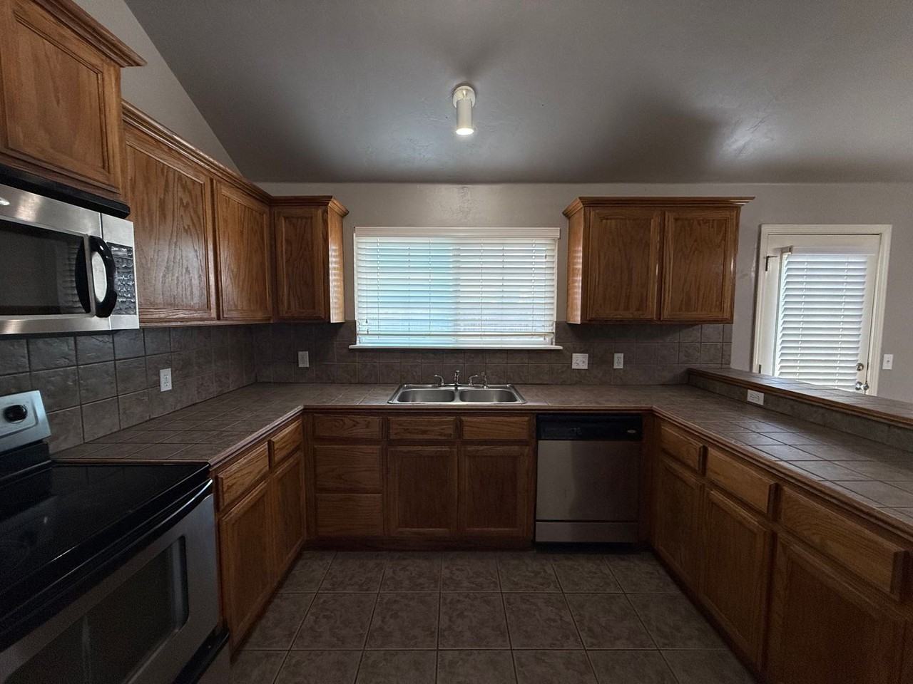 2280 Scissortail Landing Dr - Photo 3 of 39