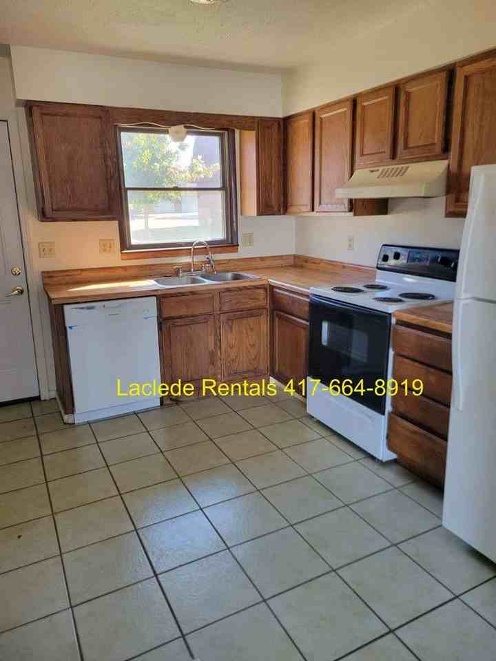 613 Nelson Ct #10 - Photo 3 of 6