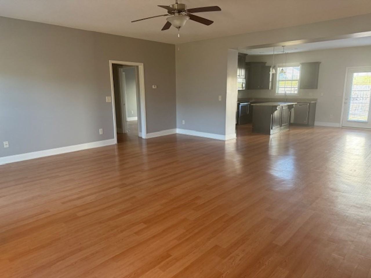 105 Sheila St - Photo 3 of 10