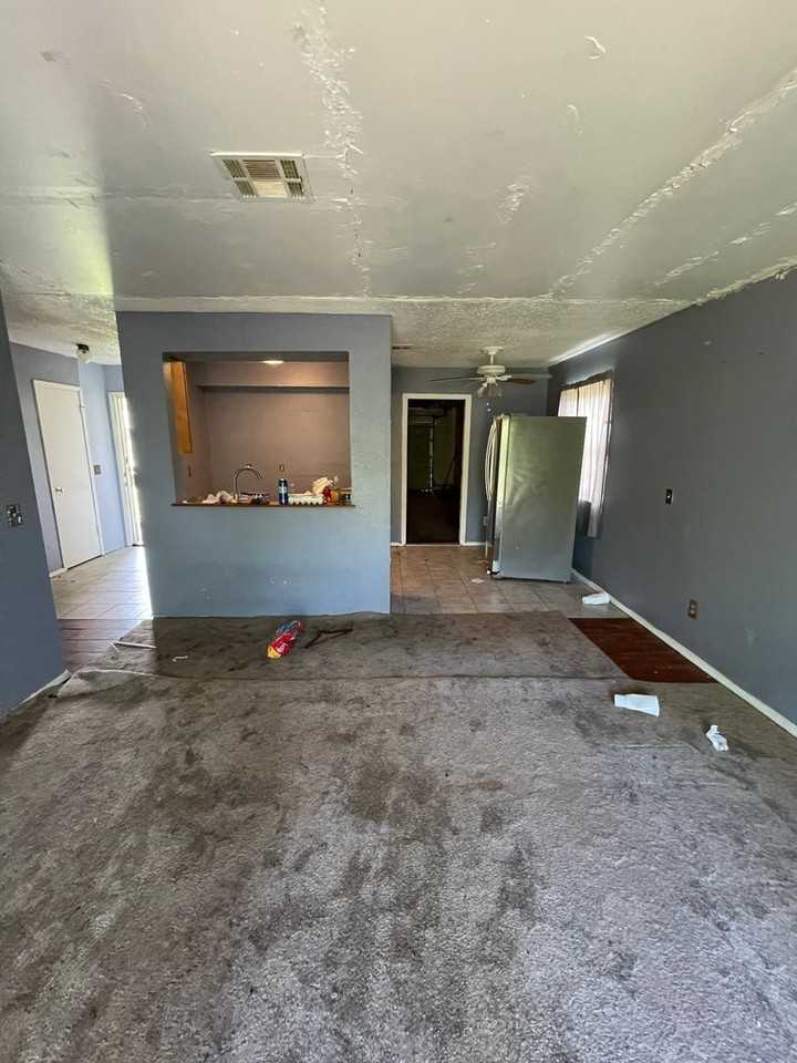 933 Nw 103rd St - Photo 4 of 7