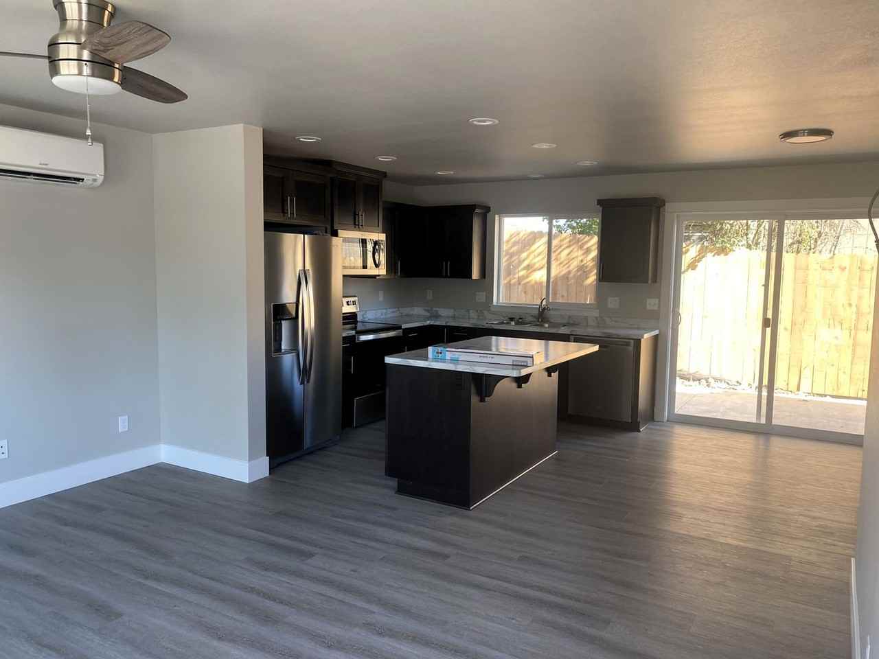 242 Ne College Ave - Photo 2 of 14