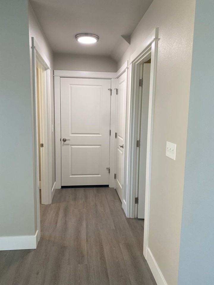 242 Ne College Ave - Photo 6 of 14