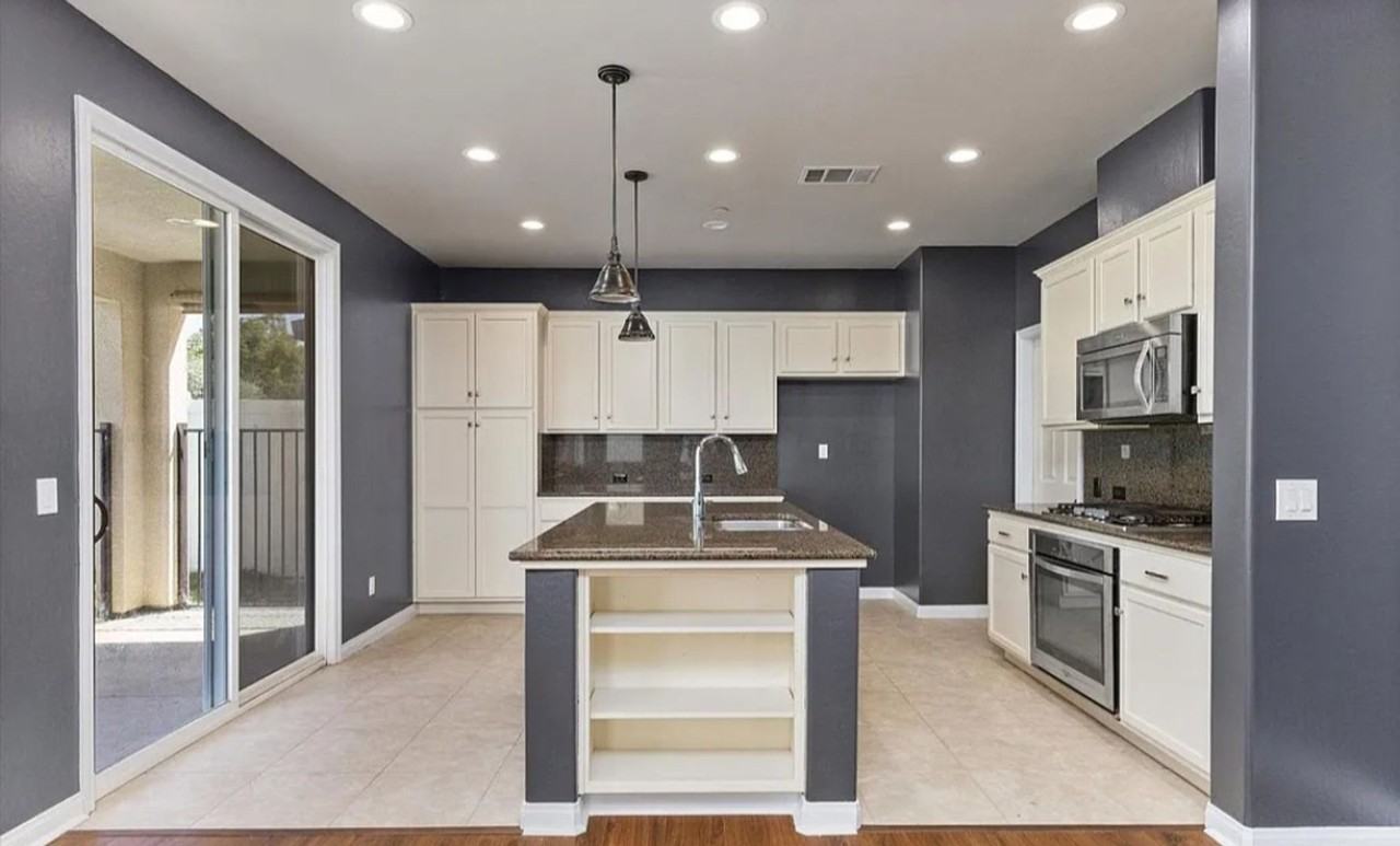 1910 Holt Rinehart Ave - Photo 6 of 21