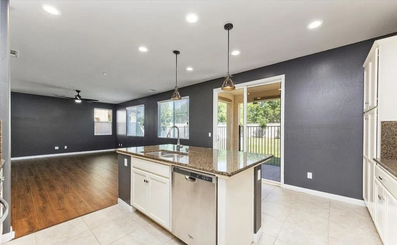 1910 Holt Rinehart Ave - Photo 7 of 21