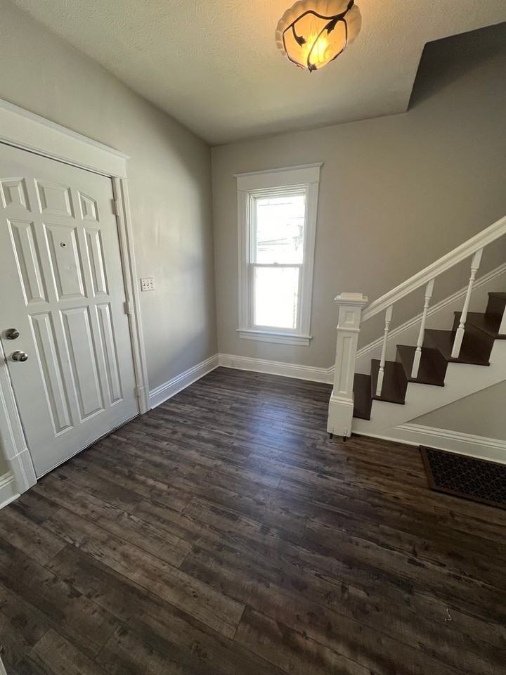 2204 S 11th St - Photo 2 of 8