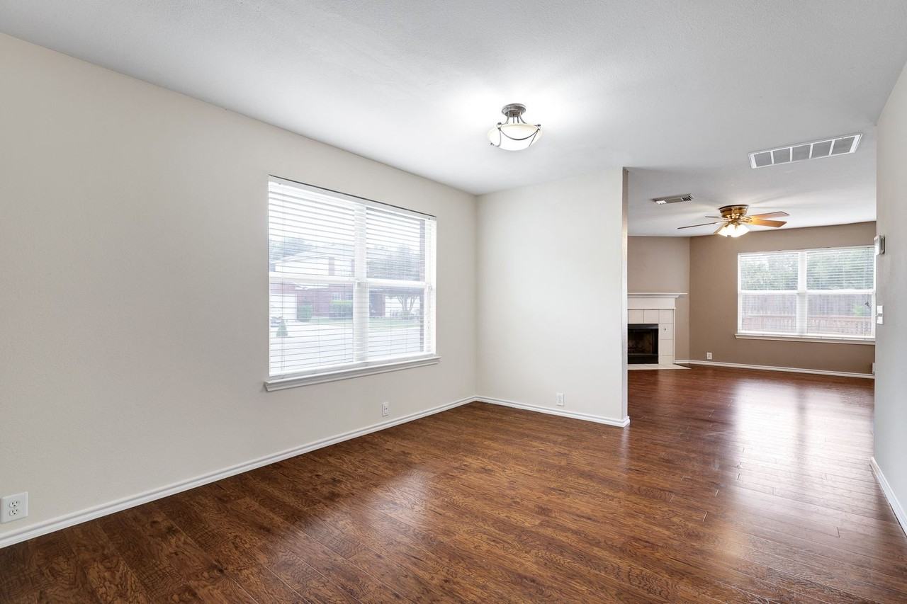 13207 Woodthorn Way - Photo 4 of 30