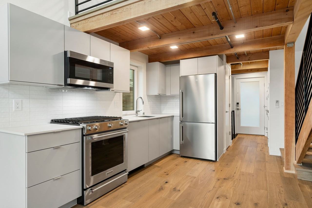 2617 Franklin Ave E Unit F - Photo 3 of 14