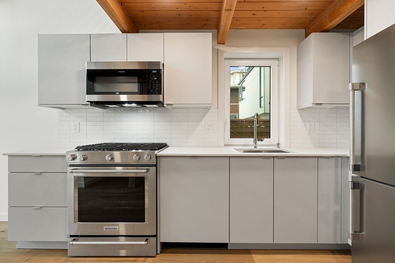 2617 Franklin Ave E Unit F - Photo 4 of 14