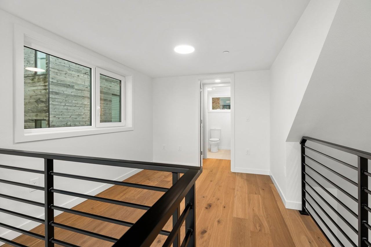 2617 Franklin Ave E Unit F - Photo 5 of 14