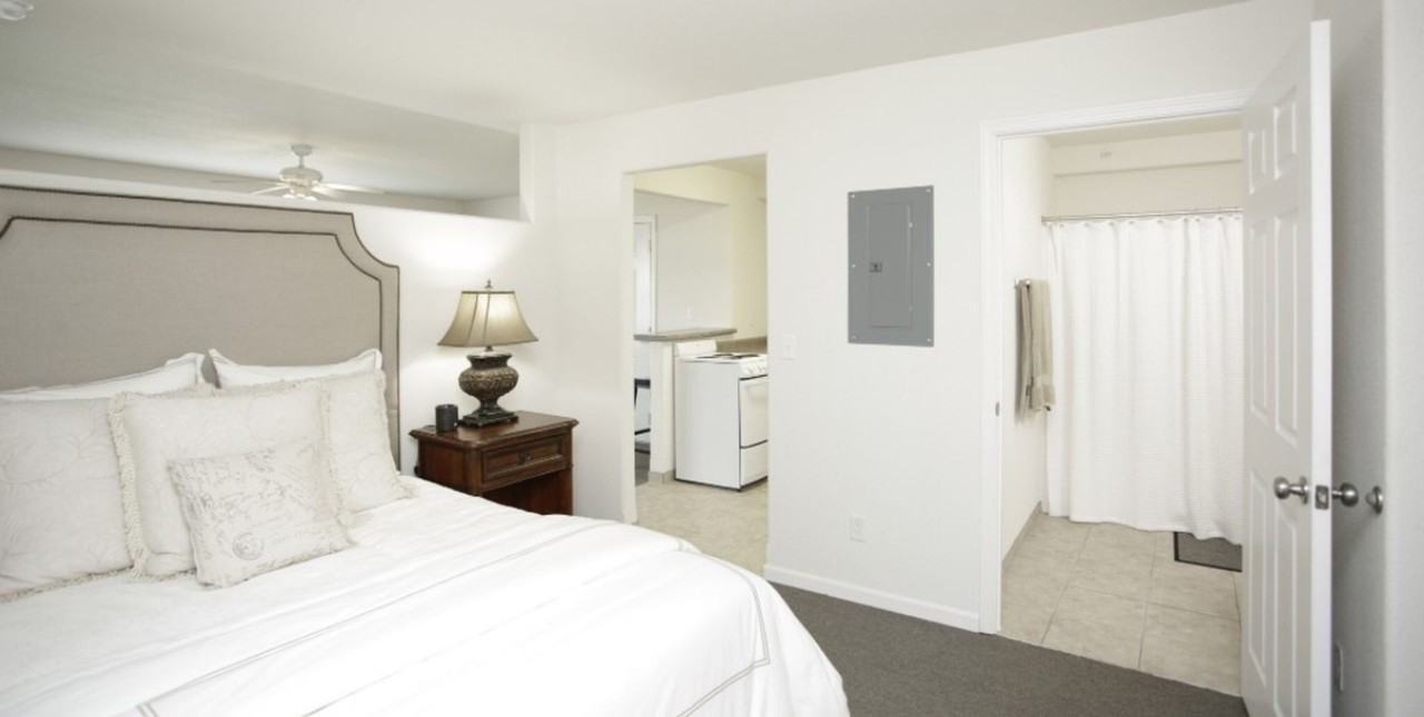 Apartment on Sixth - Photo 2 of 24