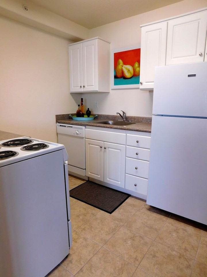 Apartment on Sixth - Photo 3 of 24