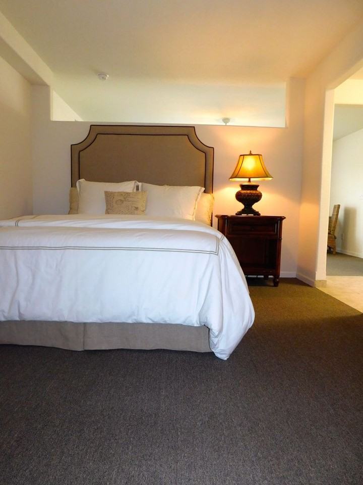 Apartment on Sixth - Photo 4 of 24