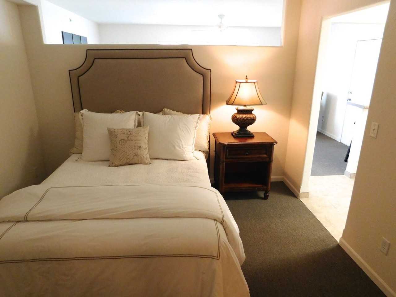 Apartment on Sixth - Photo 5 of 24