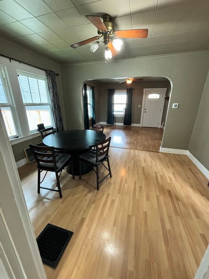 122 N Alberta St - Photo 3 of 8