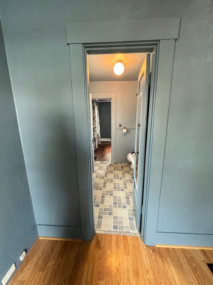 122 N Alberta St - Photo 7 of 8