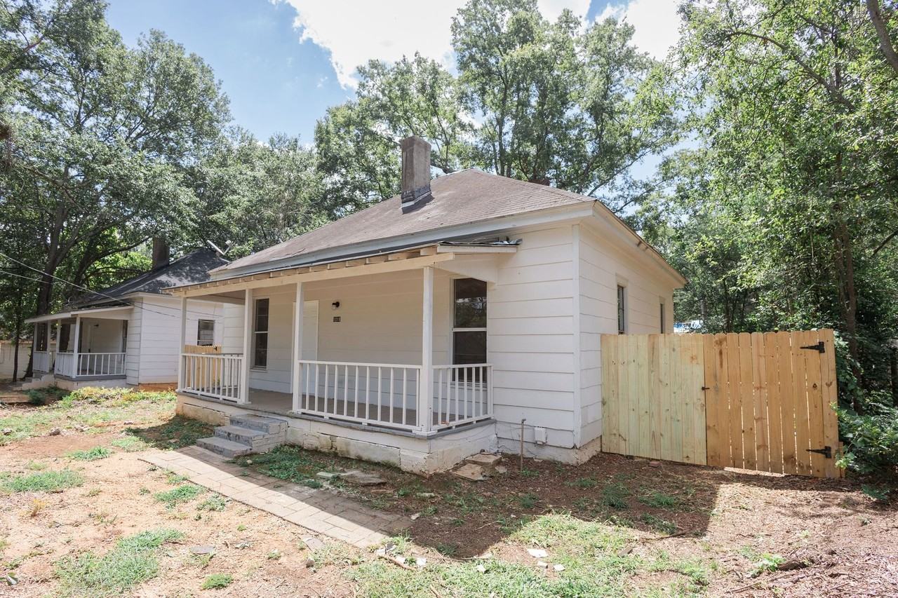 1018 W Broad St - Photo 3 of 15