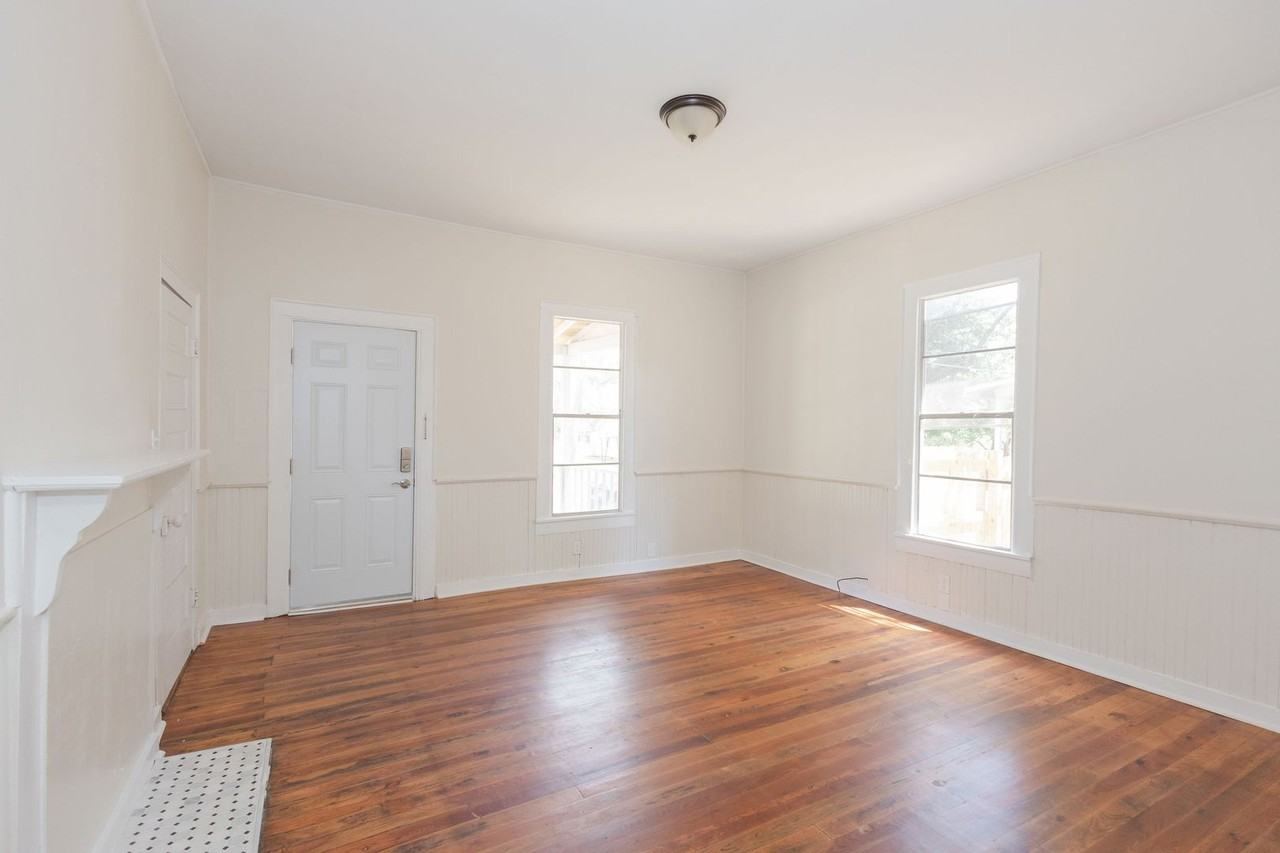 1018 W Broad St - Photo 4 of 15