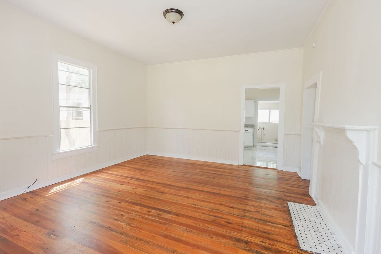 1018 W Broad St - Photo 5 of 15