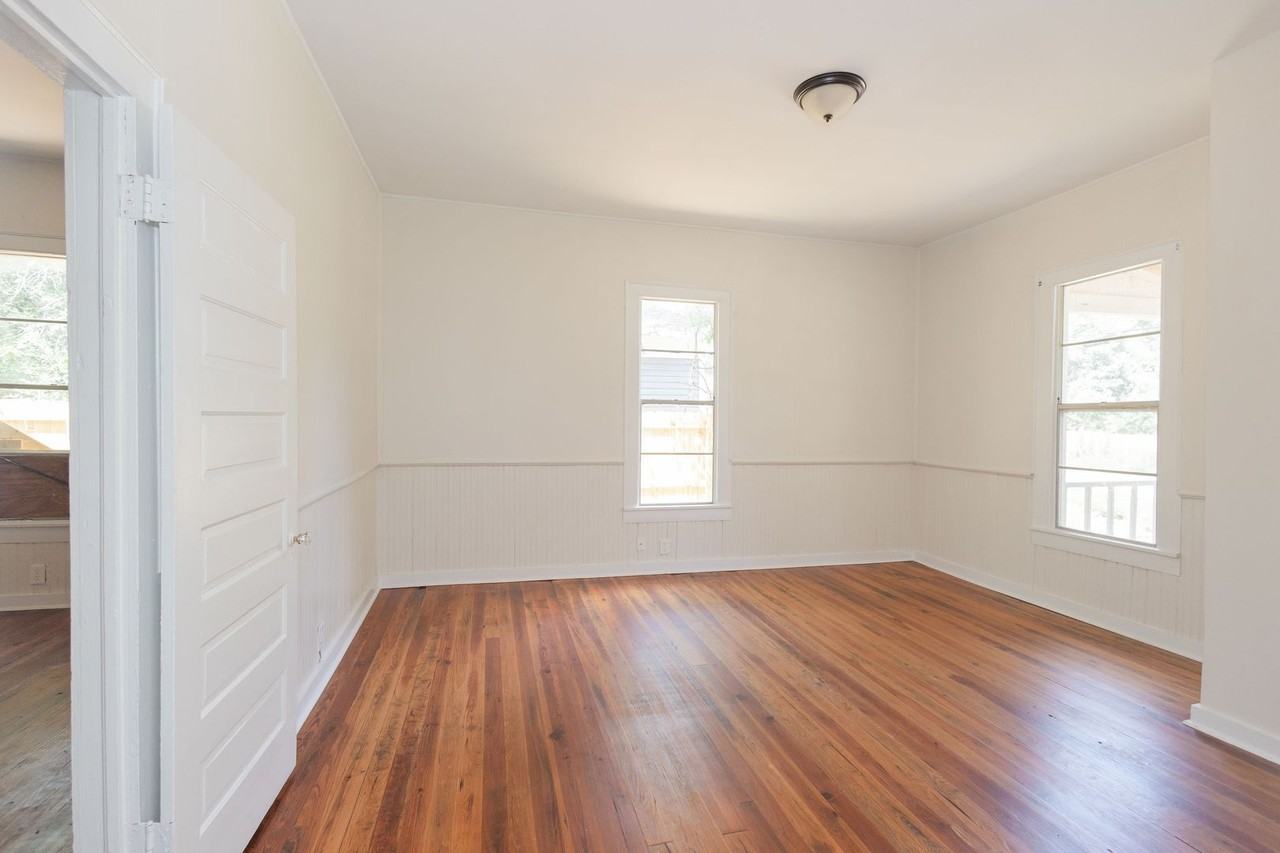 1018 W Broad St - Photo 6 of 15