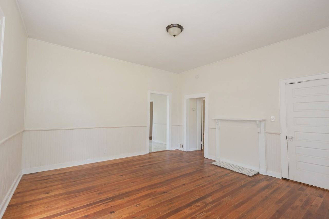 1018 W Broad St - Photo 7 of 15