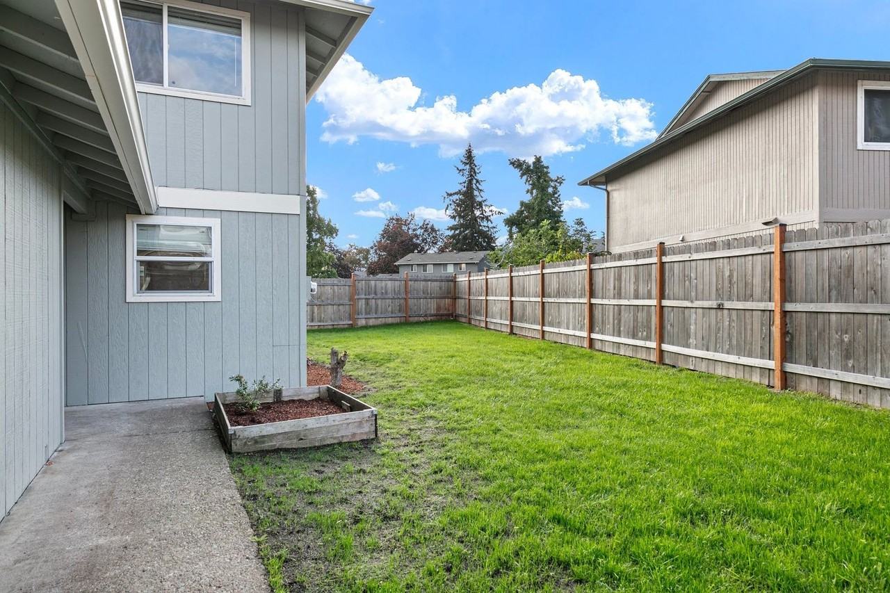 771 N Cloverleaf Loop - Photo 2 of 20