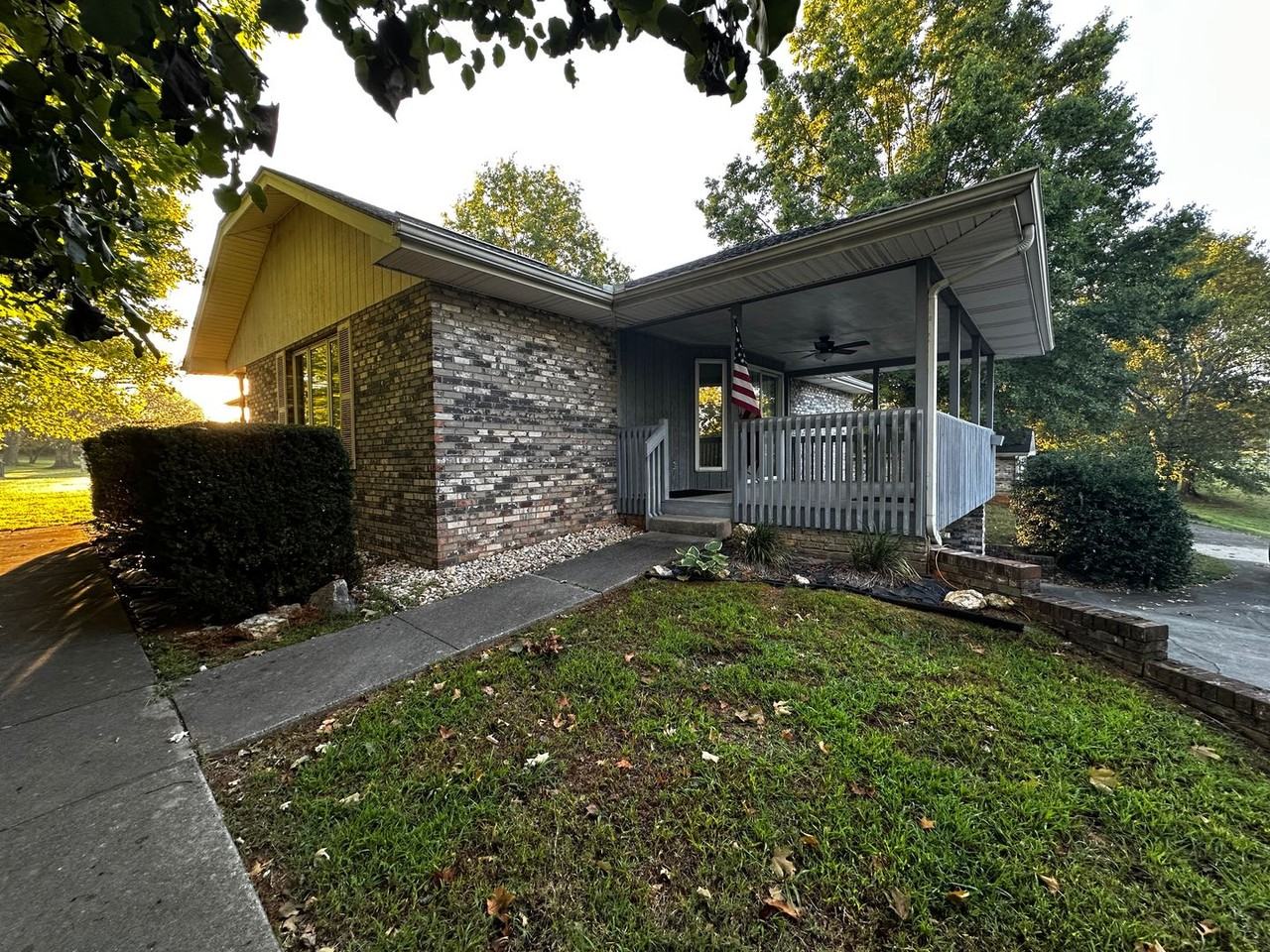 493 Barbara Dr - Photo 3 of 44