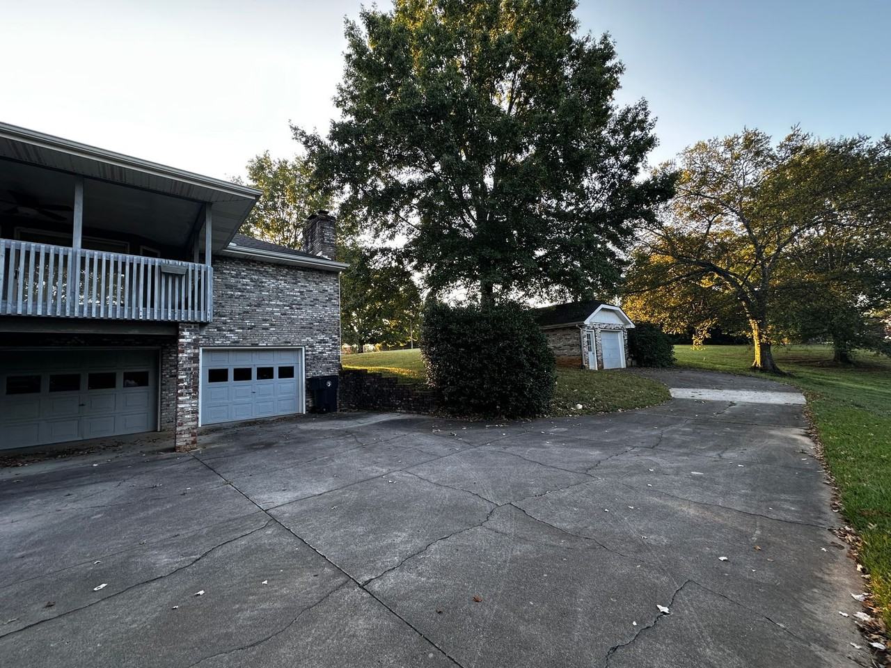 493 Barbara Dr - Photo 5 of 44