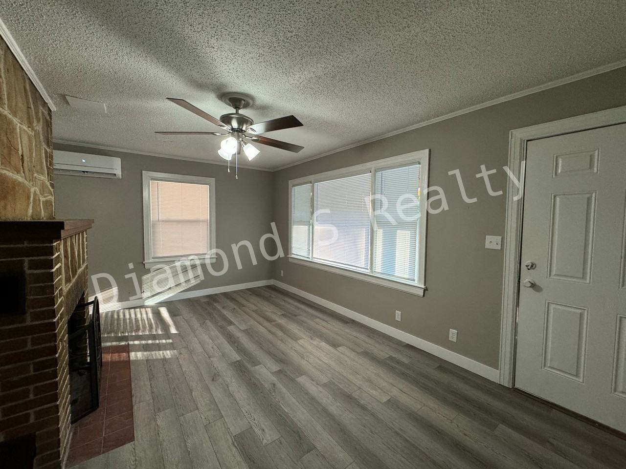1213 S National Ave - Photo 2 of 13