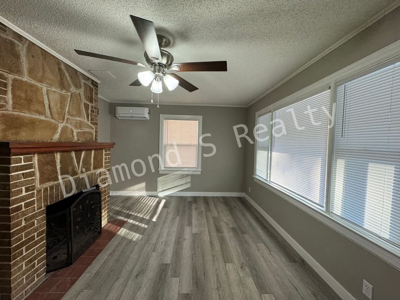 1213 S National Ave - Photo 4 of 13
