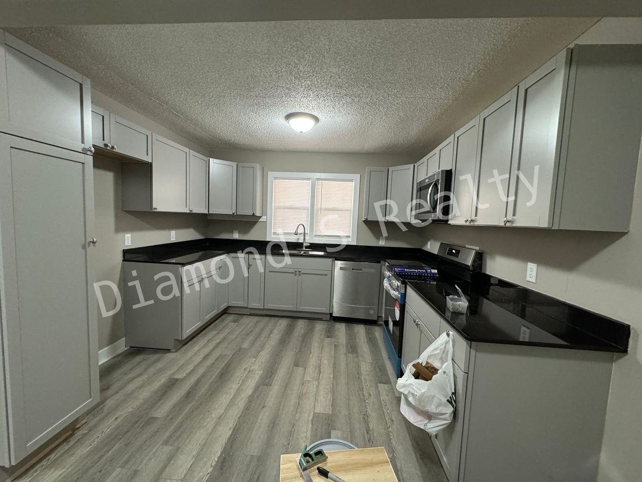 1213 S National Ave - Photo 6 of 13