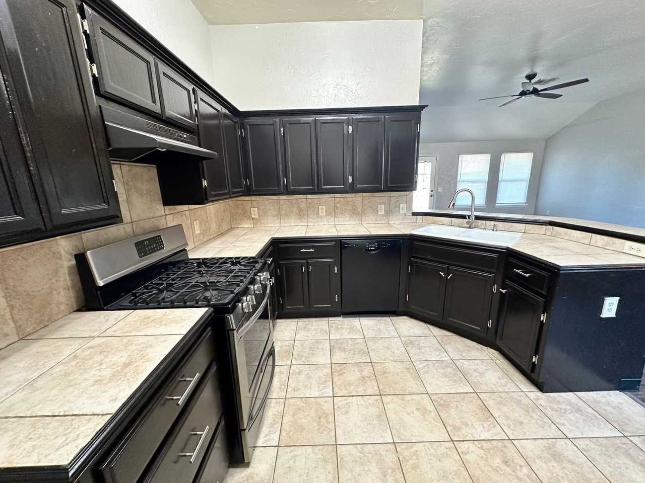 4905 Se 55th St - Photo 3 of 21