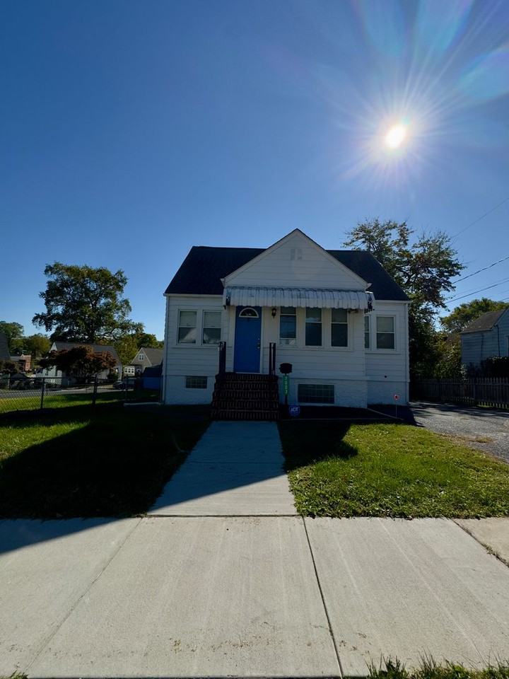 7003 Willowdale Ave - Photo 2 of 40