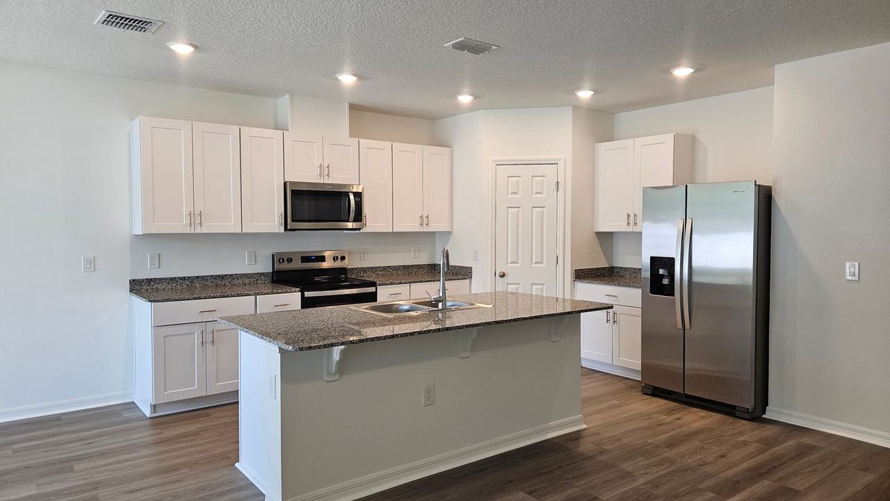 2335 White Tail St - Photo 2 of 20