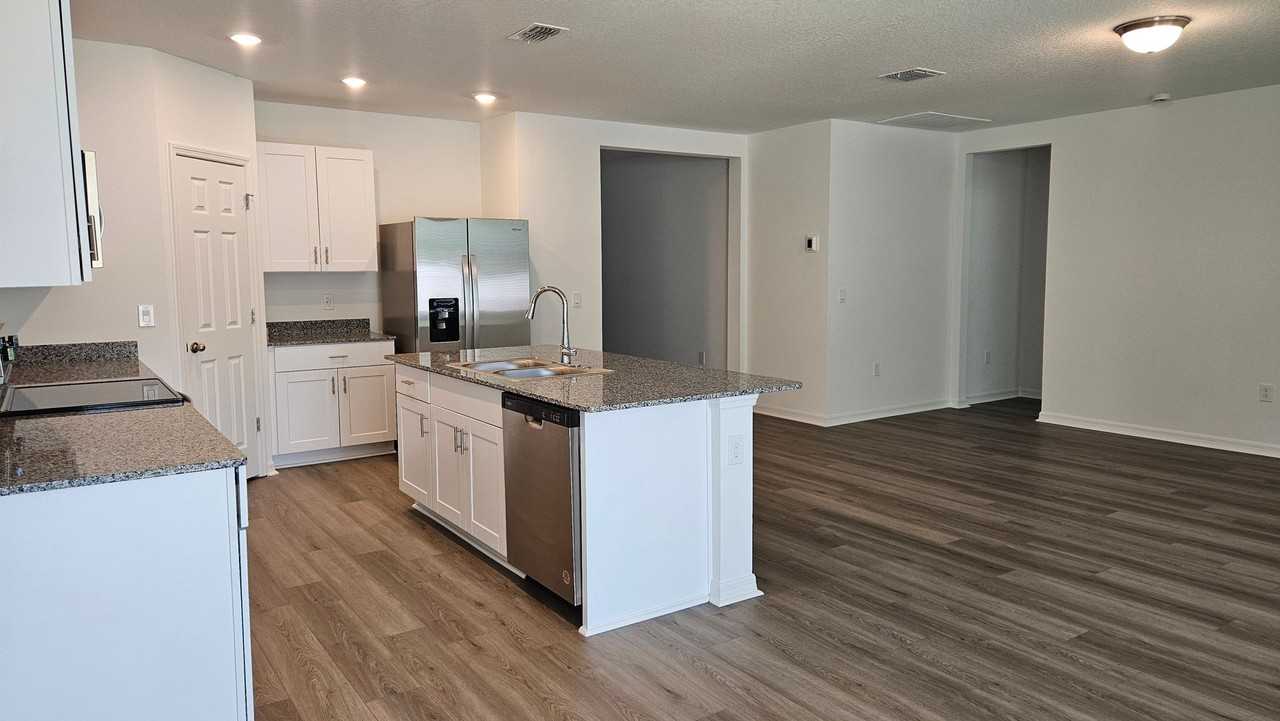 2335 White Tail St - Photo 3 of 20
