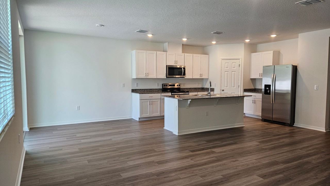 2335 White Tail St - Photo 4 of 20