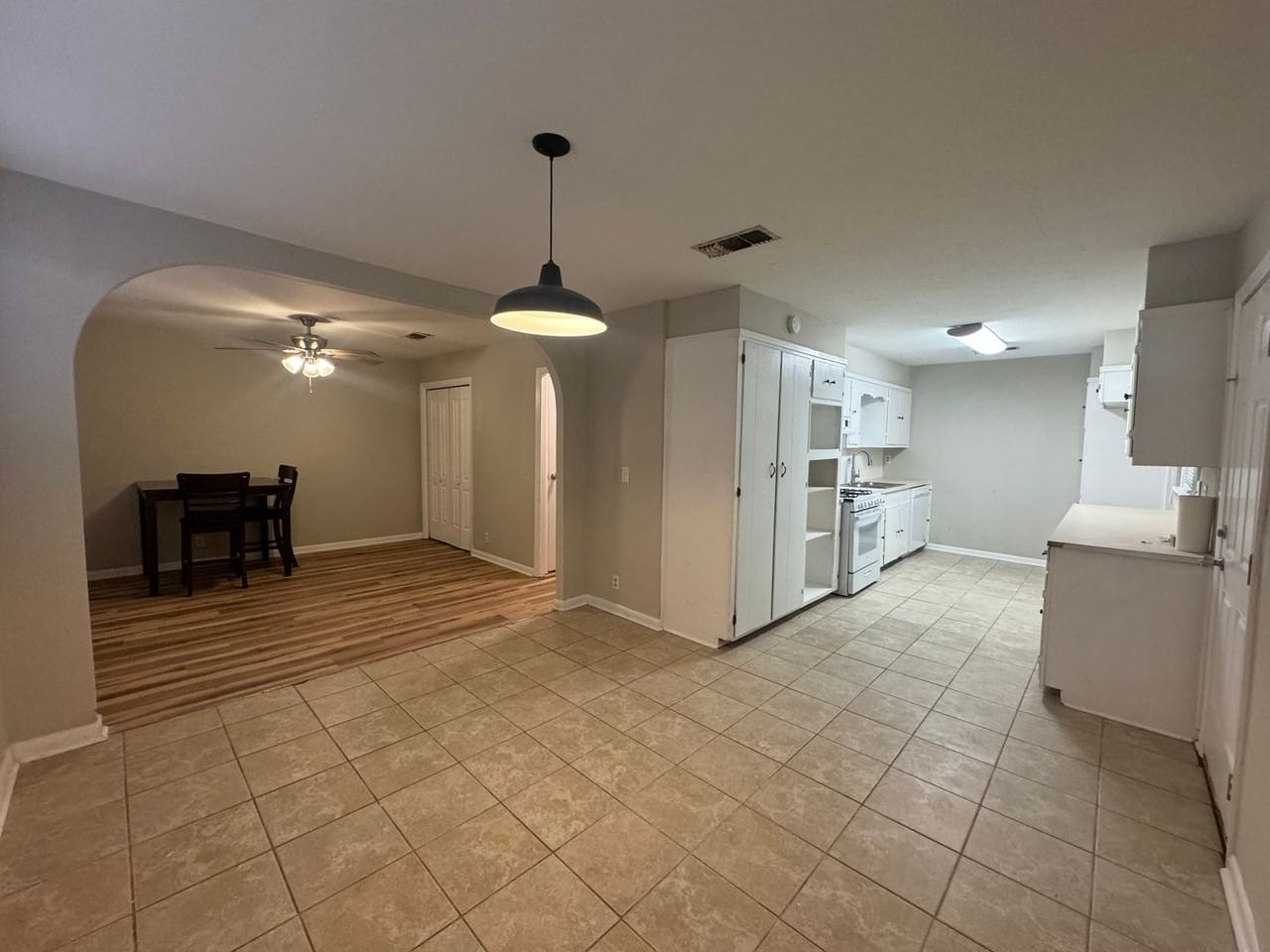 9434 9434 Palmetto Lane  - Main House - Photo 3 of 16