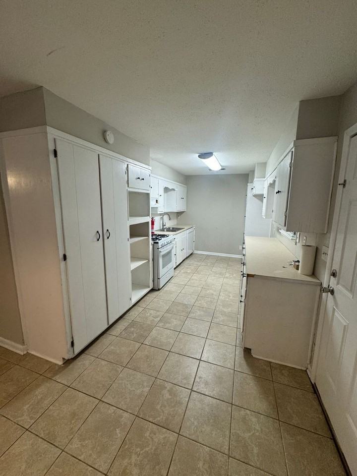 9434 9434 Palmetto Lane  - Main House - Photo 5 of 16