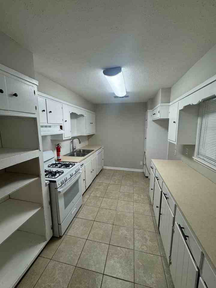 9434 9434 Palmetto Lane  - Main House - Photo 6 of 16