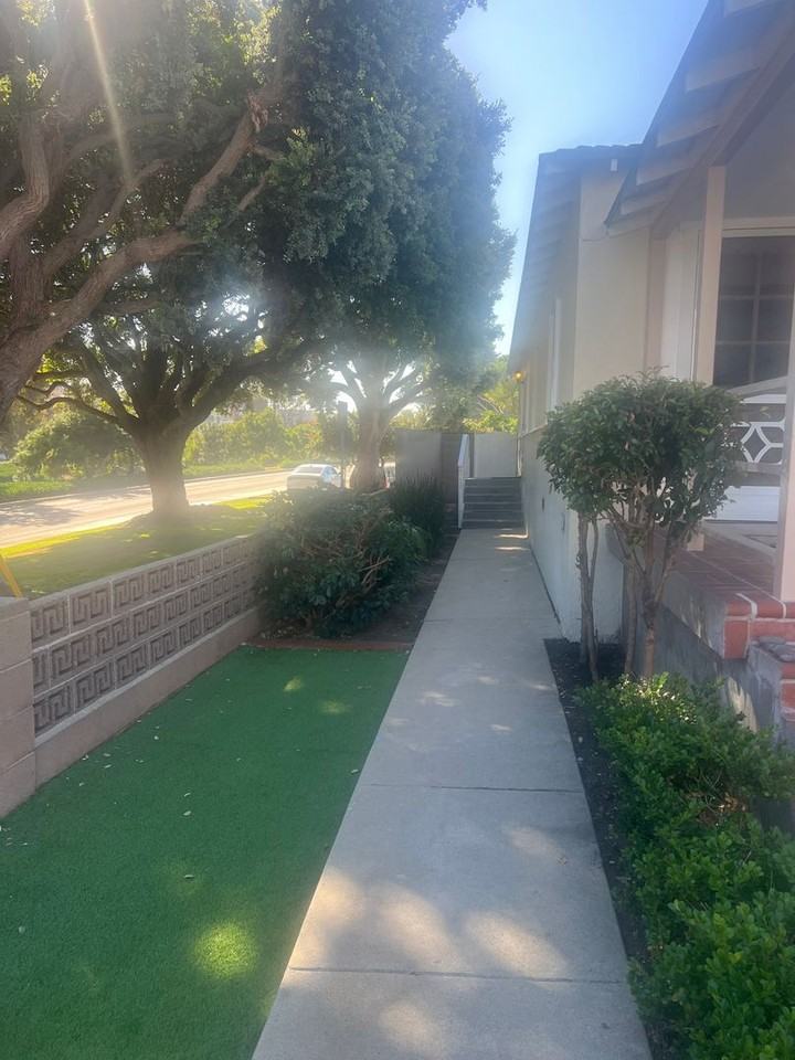 Charming Duplex in Hermosa Beach - Photo 2 of 23