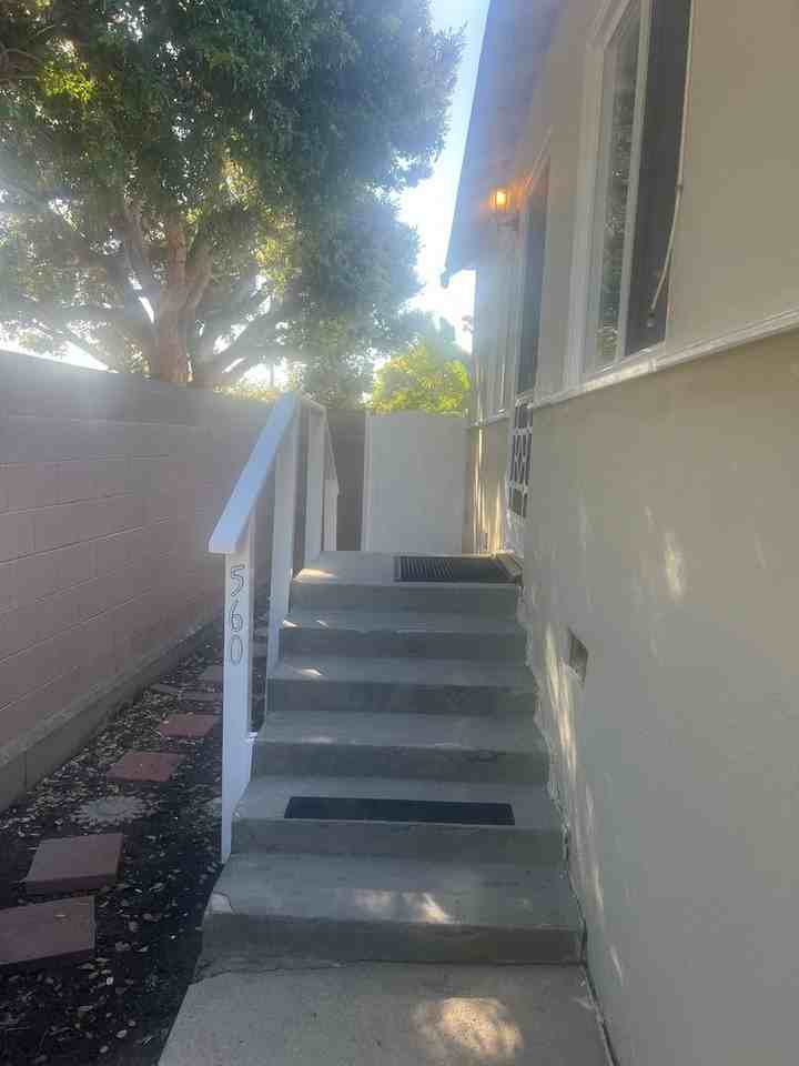 Charming Duplex in Hermosa Beach - Photo 3 of 23