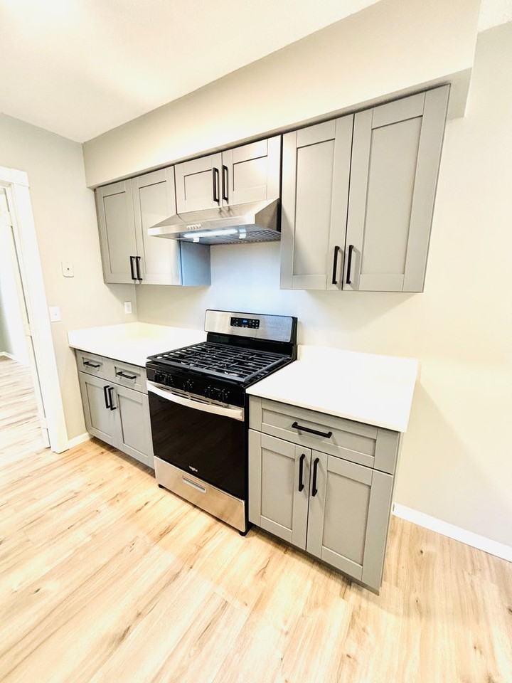 7368 143rd Street Ct - Photo 3 of 17