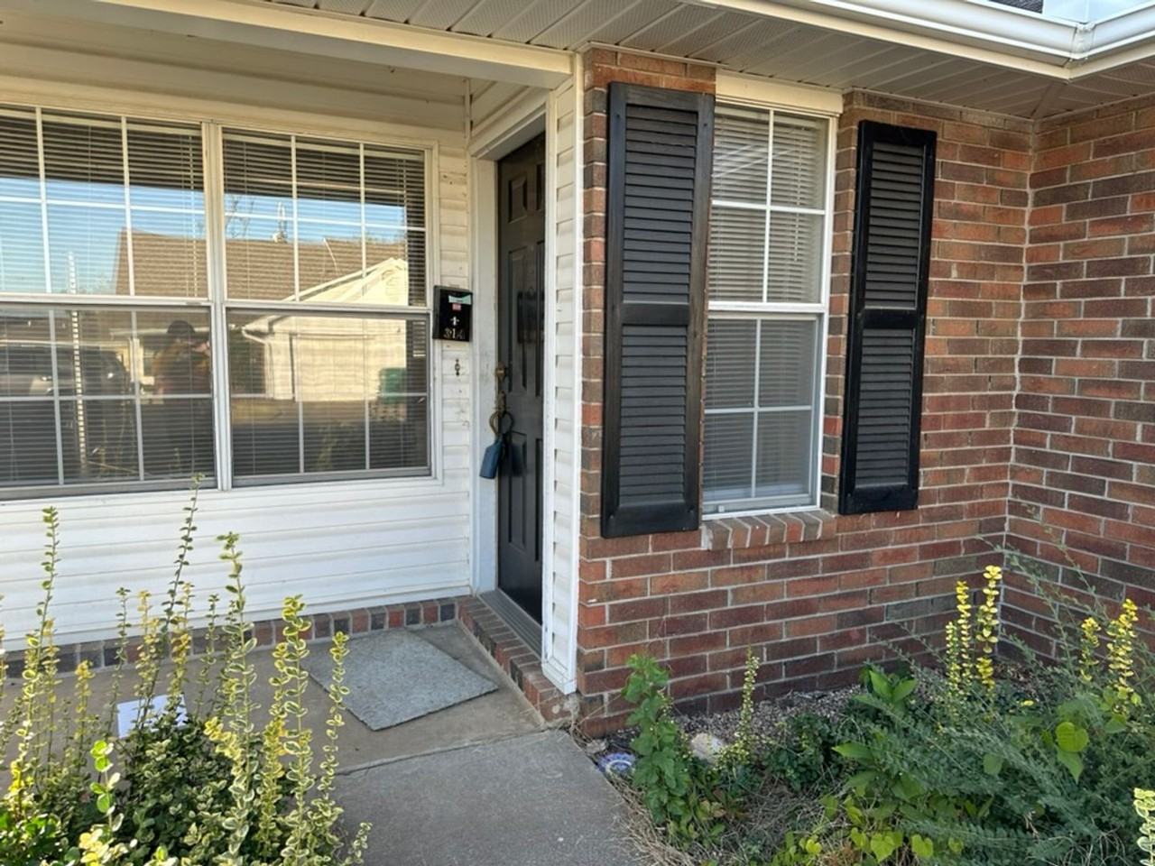 314 S 11th Pl - Photo 2 of 11