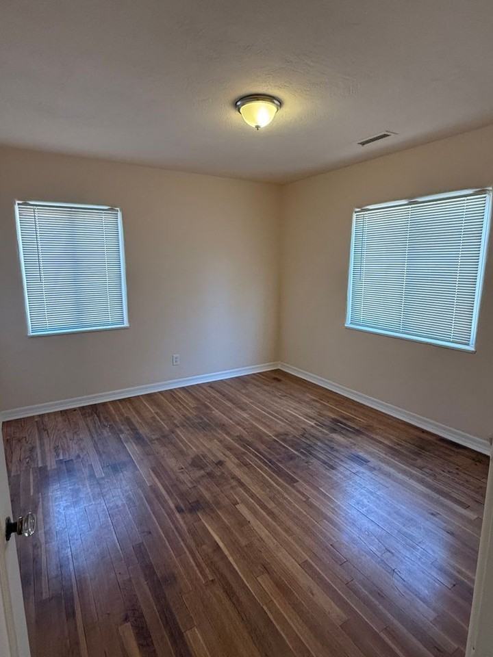 4902 Southern Ave Se - Photo 7 of 14