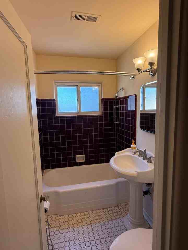 4902 Southern Ave Se - Photo 6 of 14