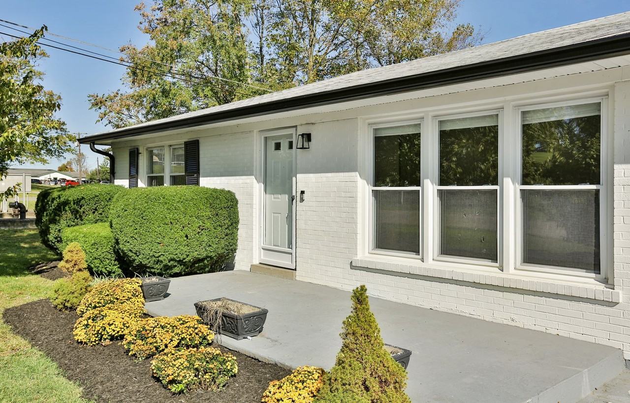 1245 Mary Ross Ave - Photo 2 of 36