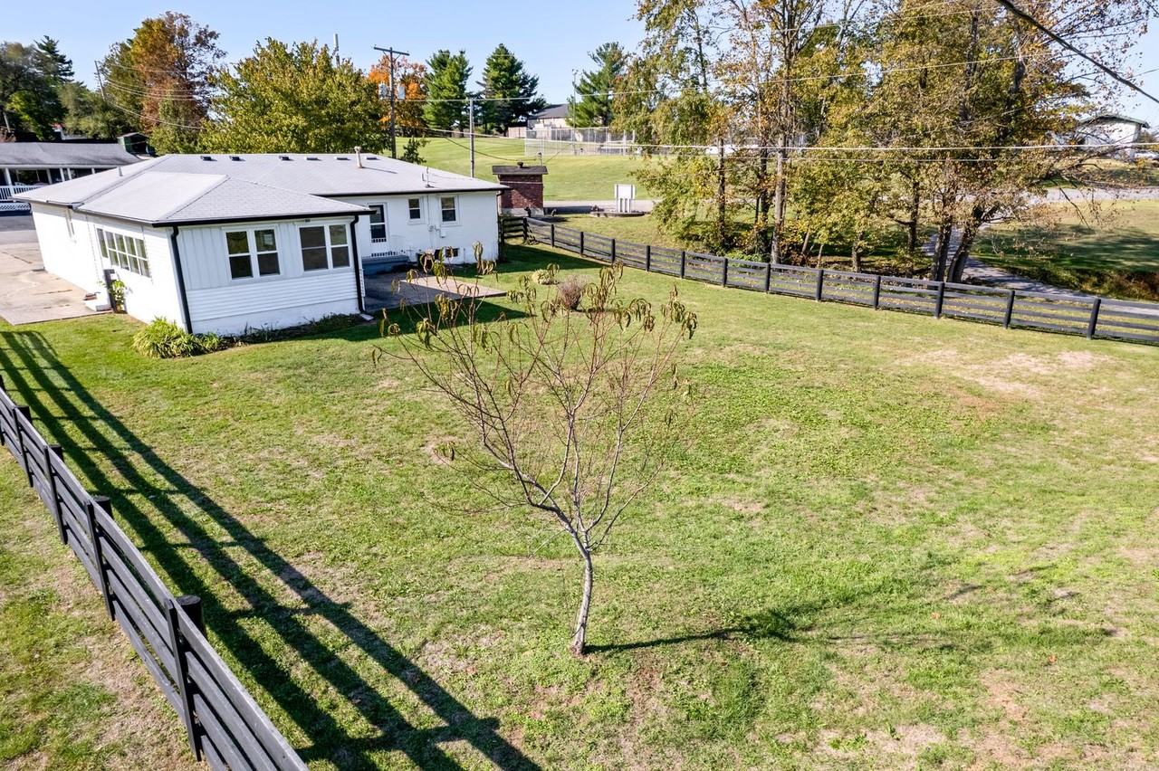 1245 Mary Ross Ave - Photo 3 of 36