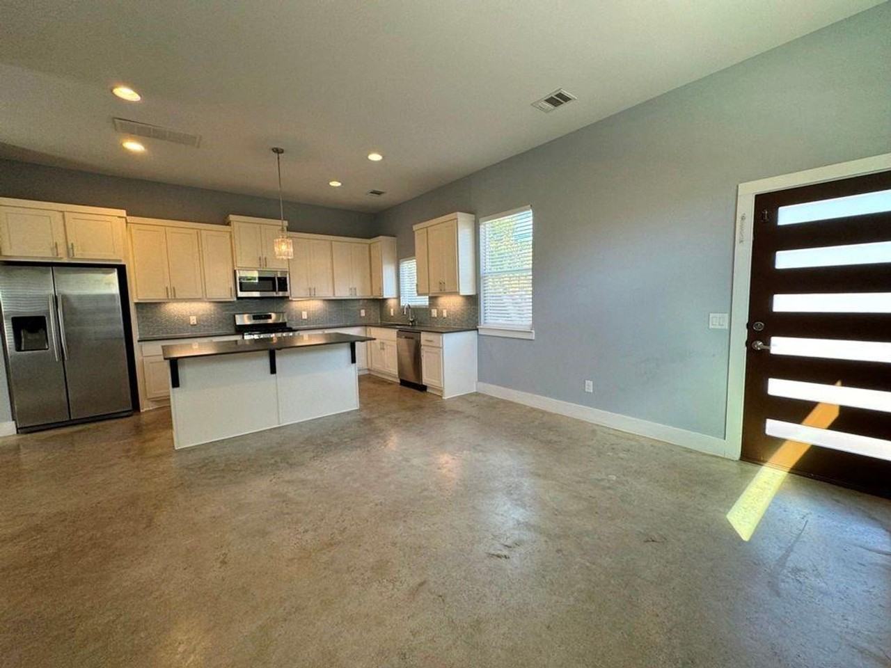 6201 Felix Ave - Photo 3 of 42