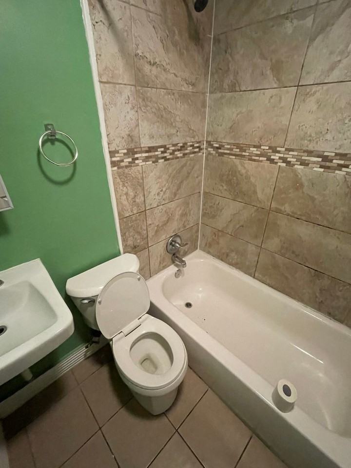 2528 Pacific Ave #2 - Photo 3 of 17