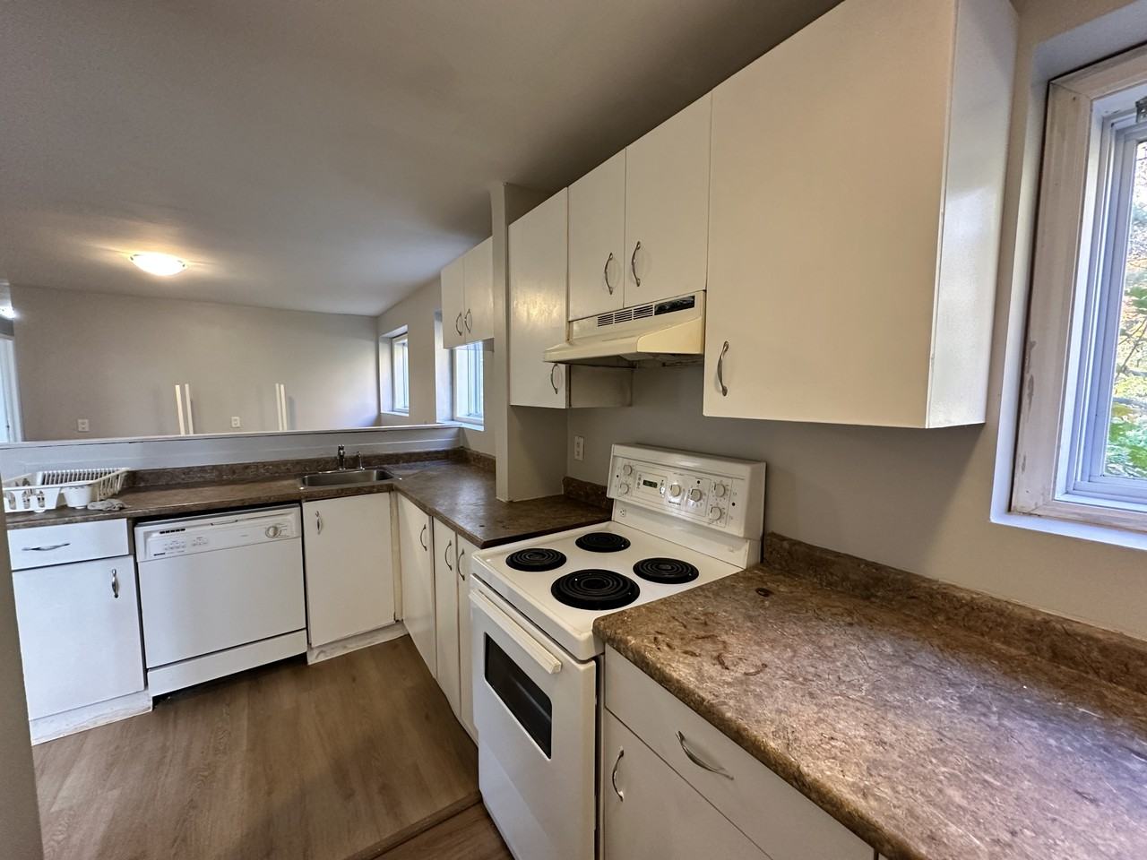 32 Gaston Cres - Photo 2 of 13