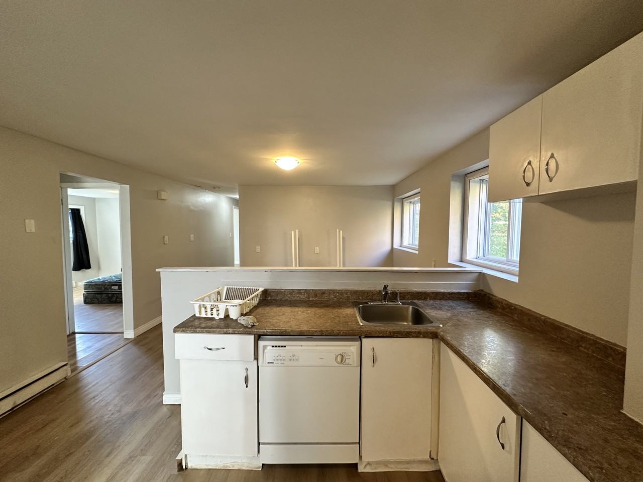 32 Gaston Cres - Photo 3 of 13